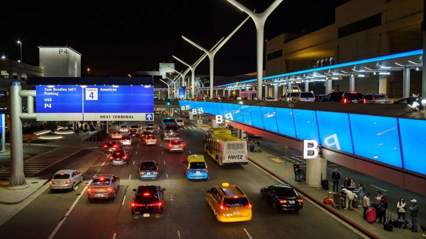 Important Factors to Consider When Booking an Airport Transfer in Los Angeles